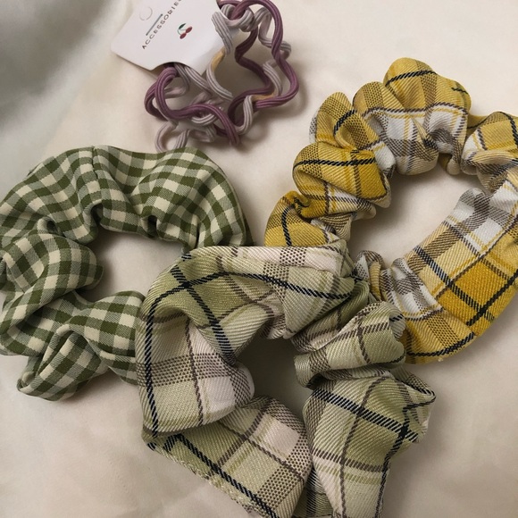 Hair accessories bundle - Picture 2 of 3